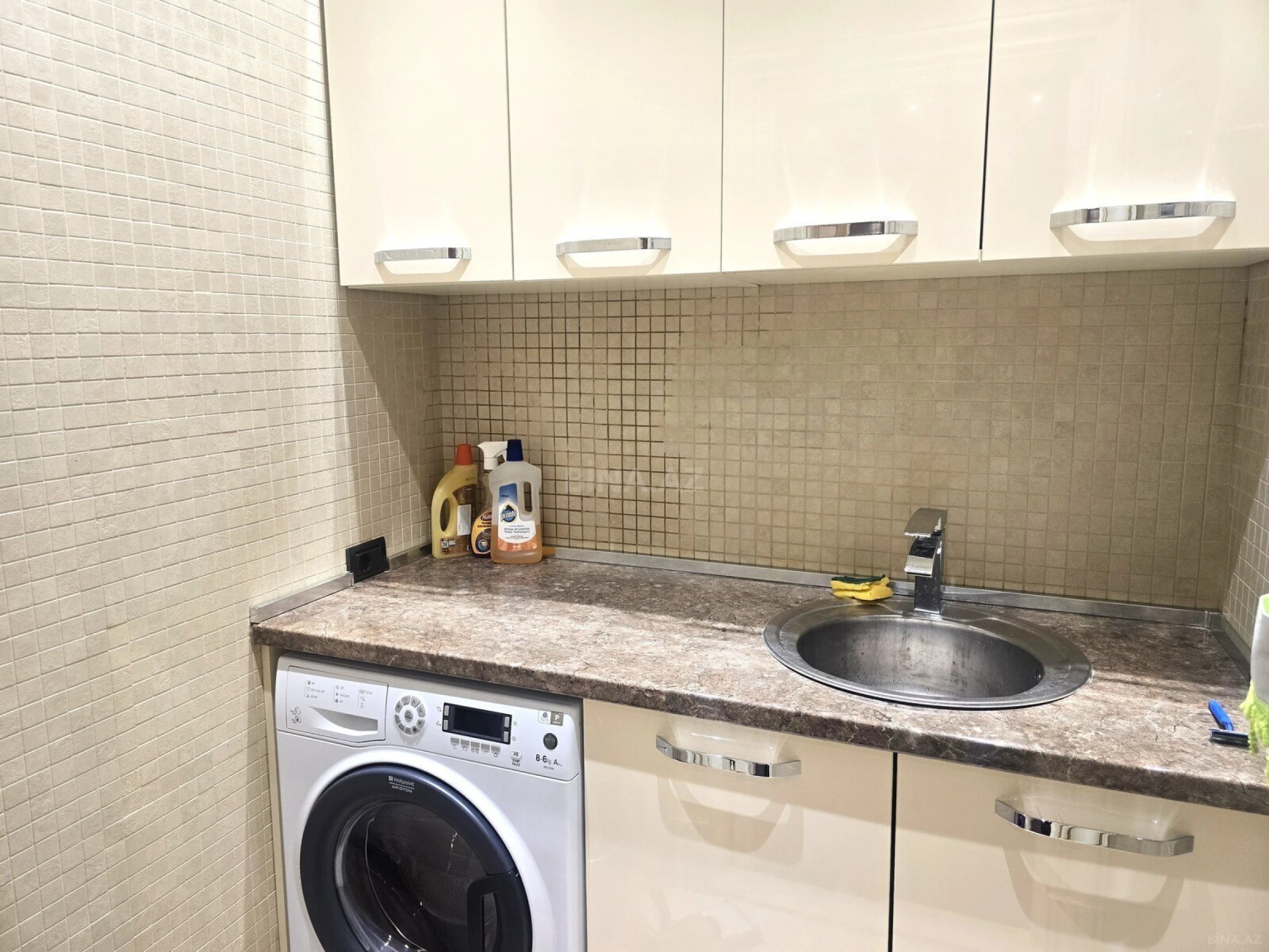 Satılır 4 otaqlı mənzil 200 m²