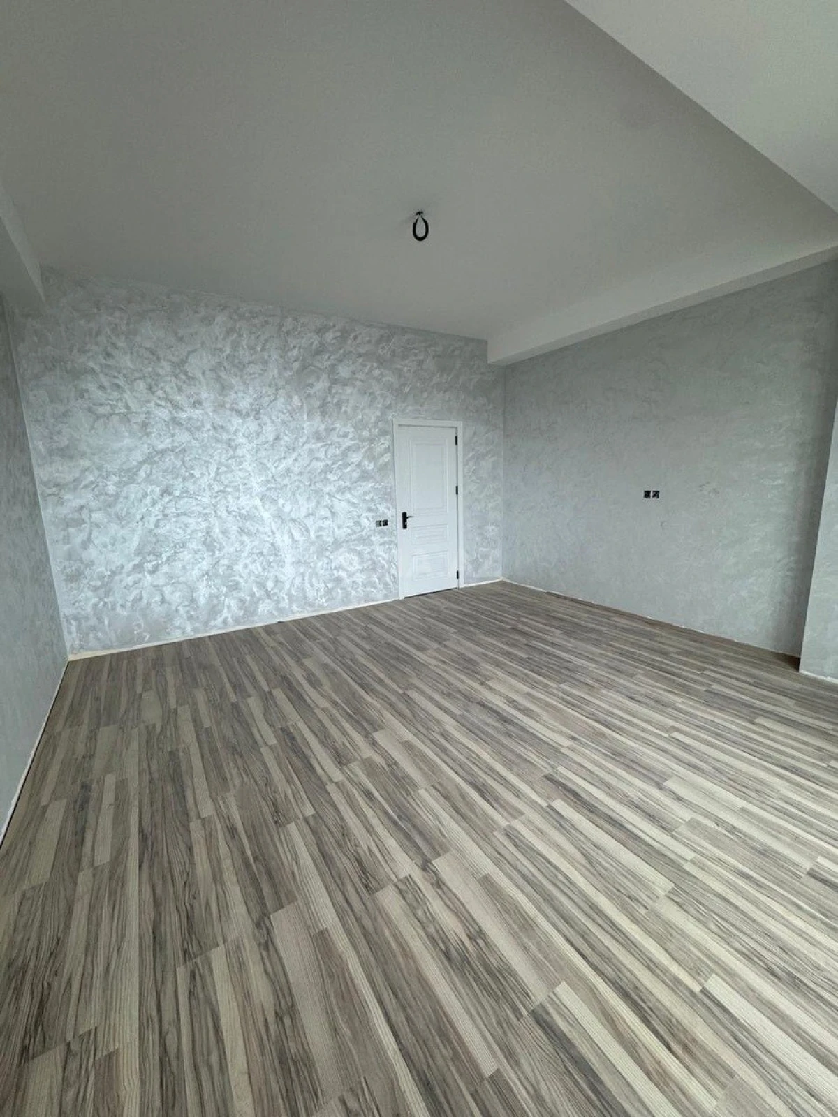 Satılır 3 otaqlı mənzil 101 m²