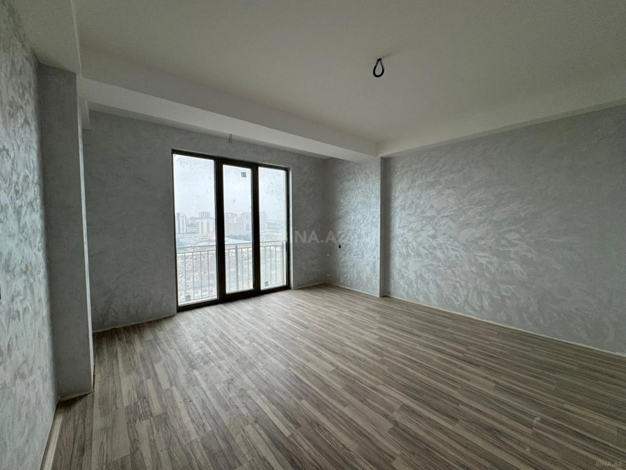 Satılır 3 otaqlı mənzil 101 m²
