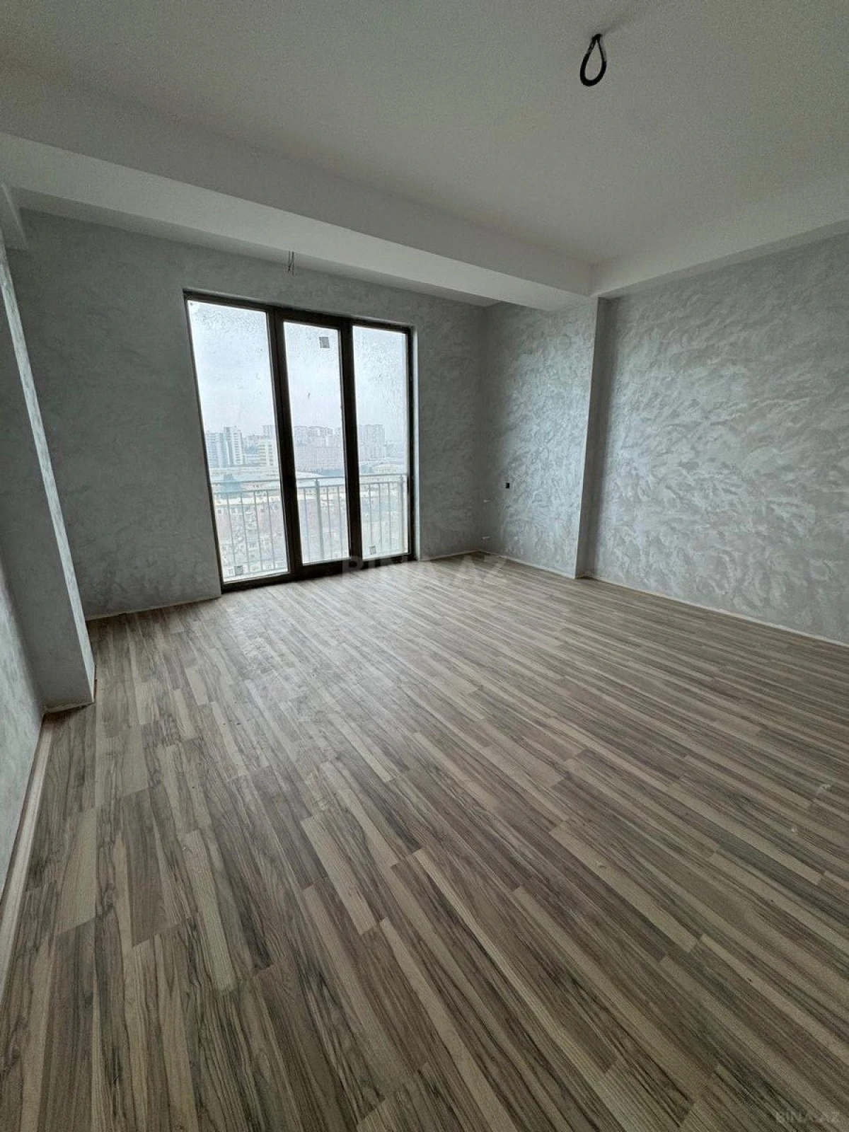 Satılır 3 otaqlı mənzil 101 m²