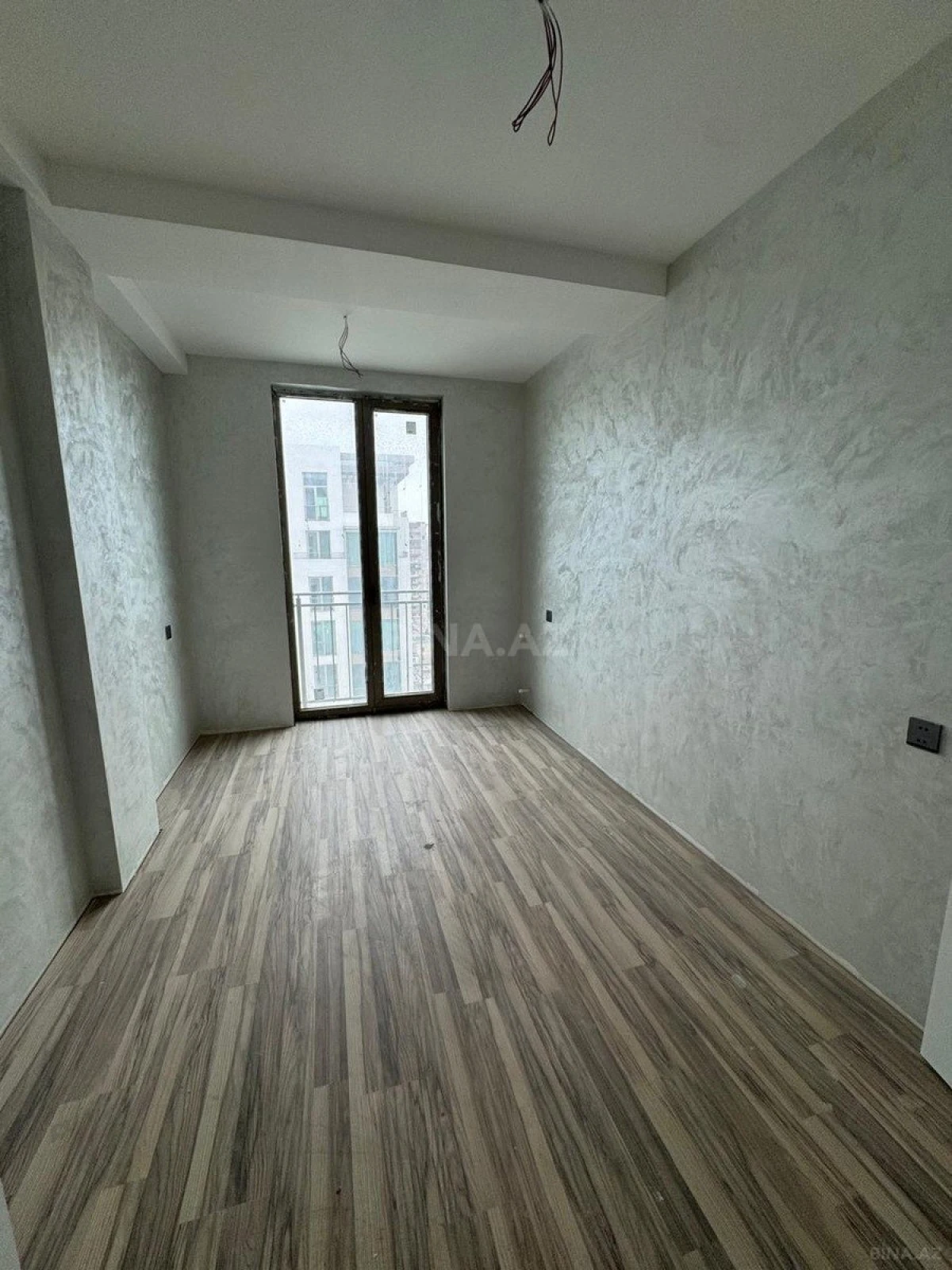Satılır 3 otaqlı mənzil 101 m²
