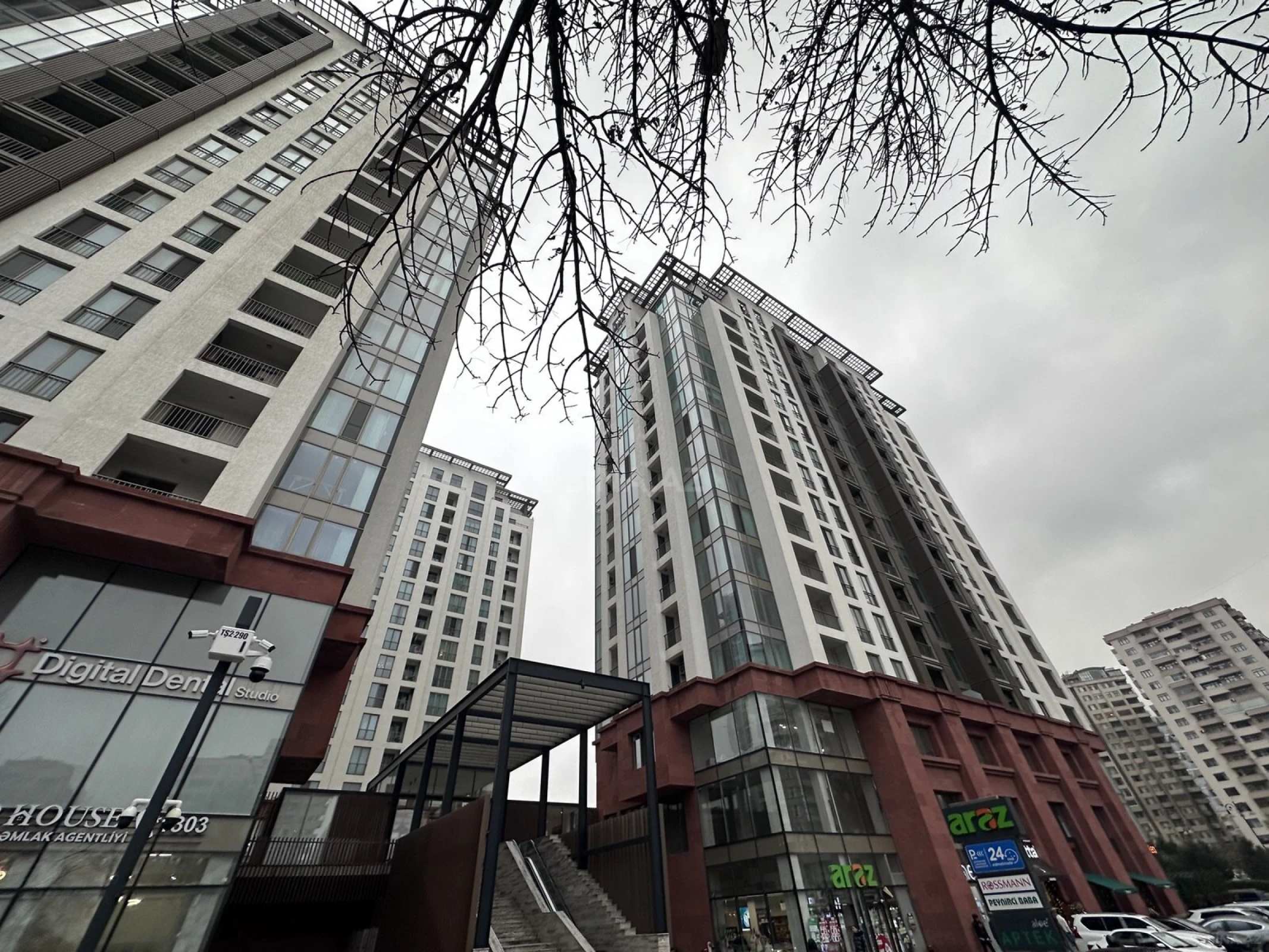 Satılır 3 otaqlı mənzil 101 m²