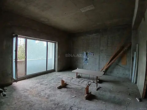 Satılır 4 otaqlı mənzil 244 m²