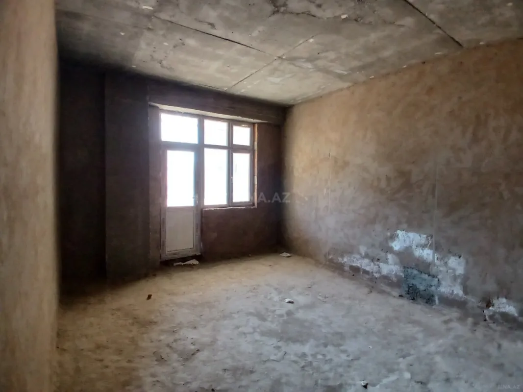 Satılır 4 otaqlı mənzil 244 m²