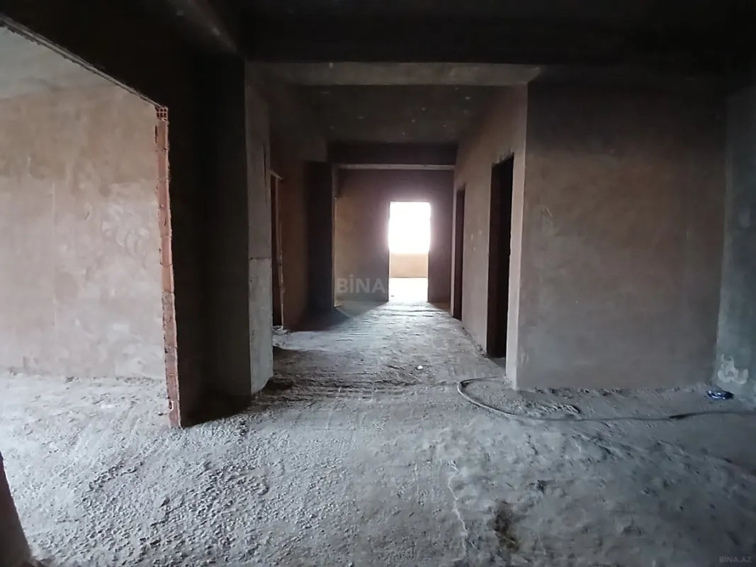 Satılır 4 otaqlı mənzil 244 m²