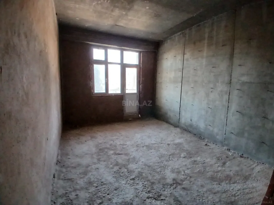 Satılır 4 otaqlı mənzil 244 m²