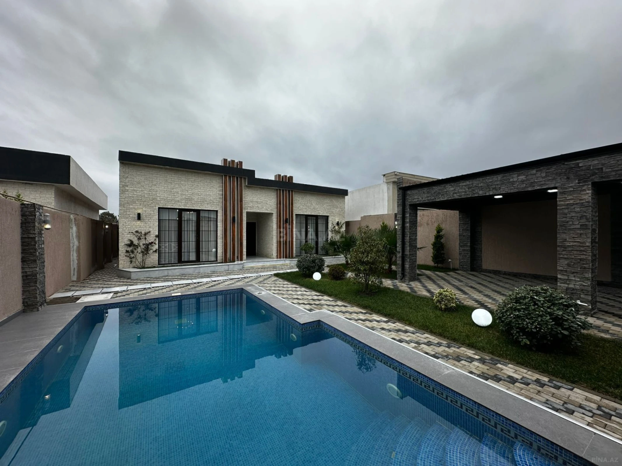 Satılır 4 otaqlı həyət evi 160 m²