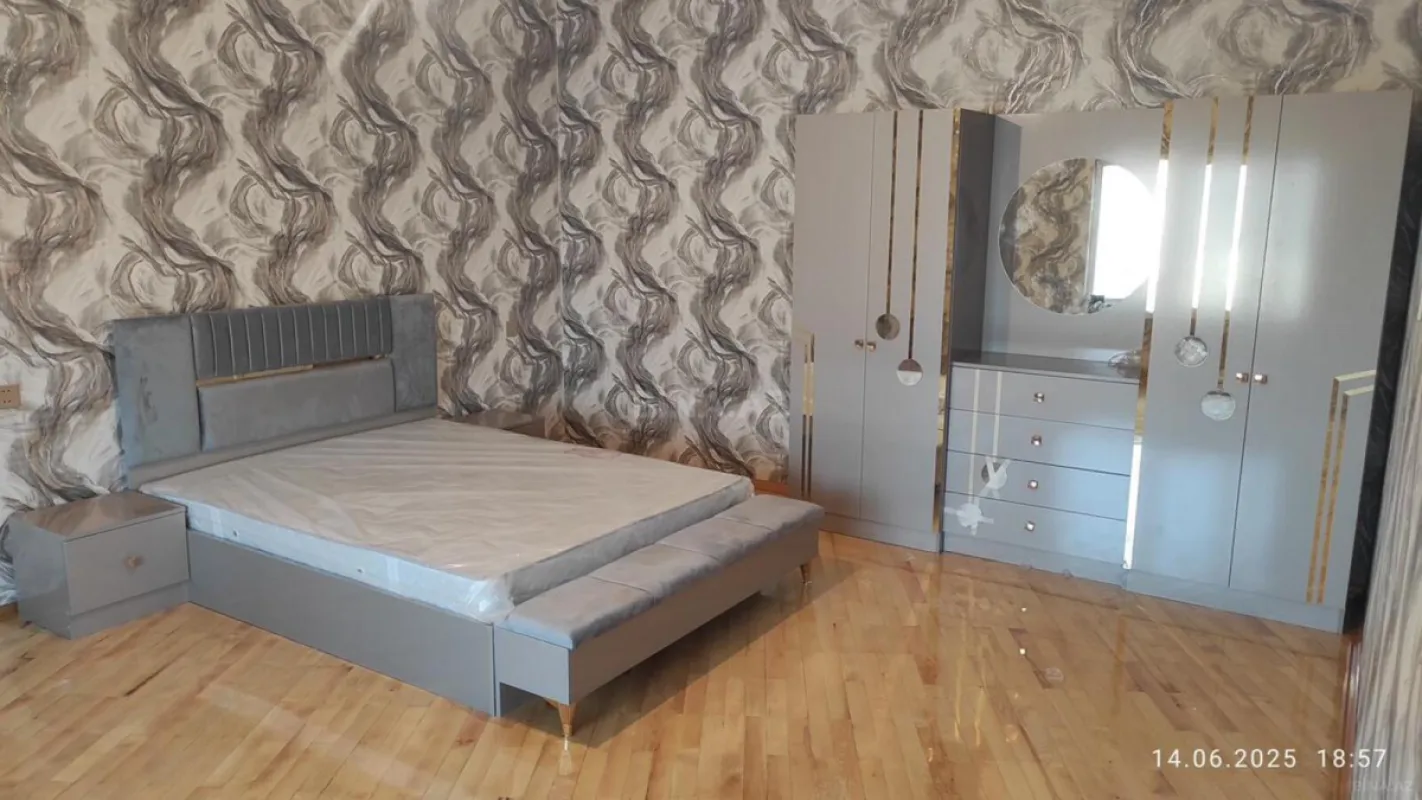 Satılır 3 otaqlı mənzil 135 m²