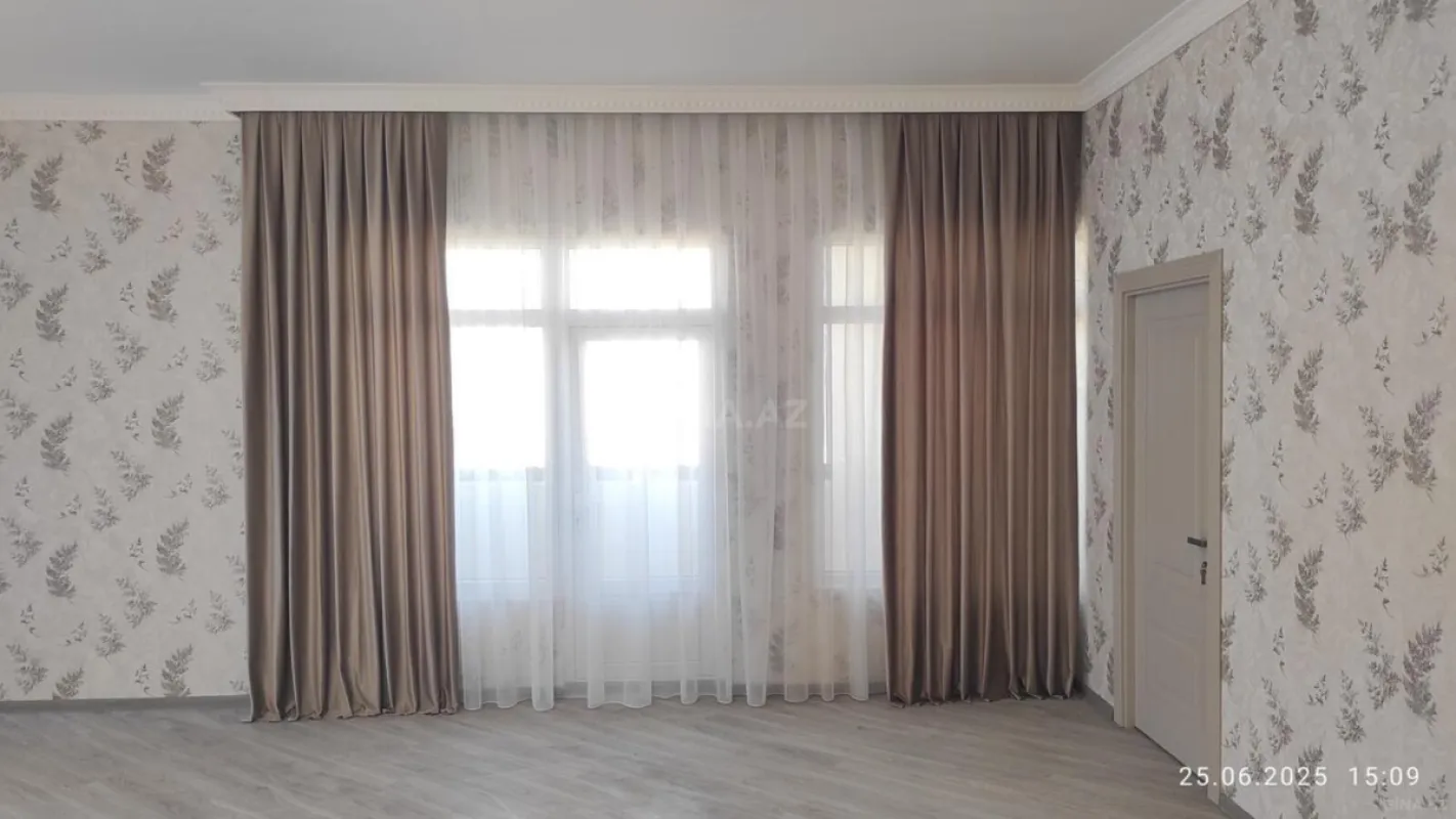 Satılır 3 otaqlı mənzil 135 m²