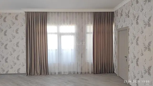 Satılır 3 otaqlı mənzil 135 m²