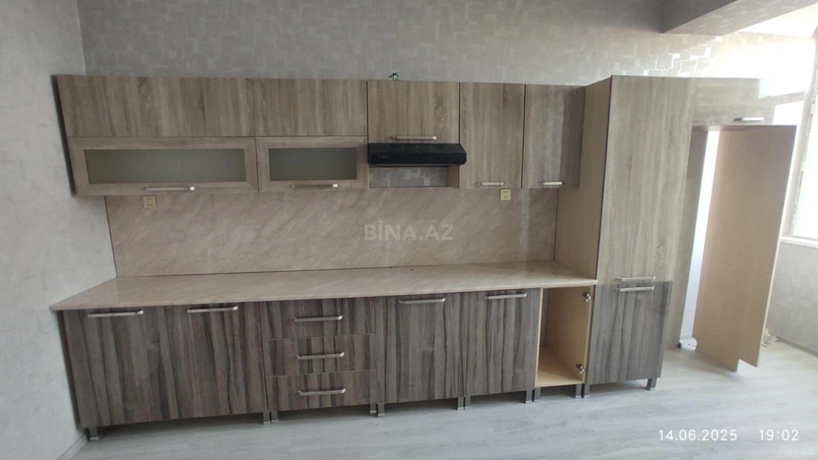 Satılır 3 otaqlı mənzil 135 m²