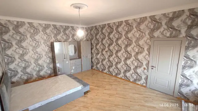 Satılır 3 otaqlı mənzil 135 m²