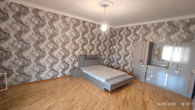 Satılır 3 otaqlı mənzil 135 m²