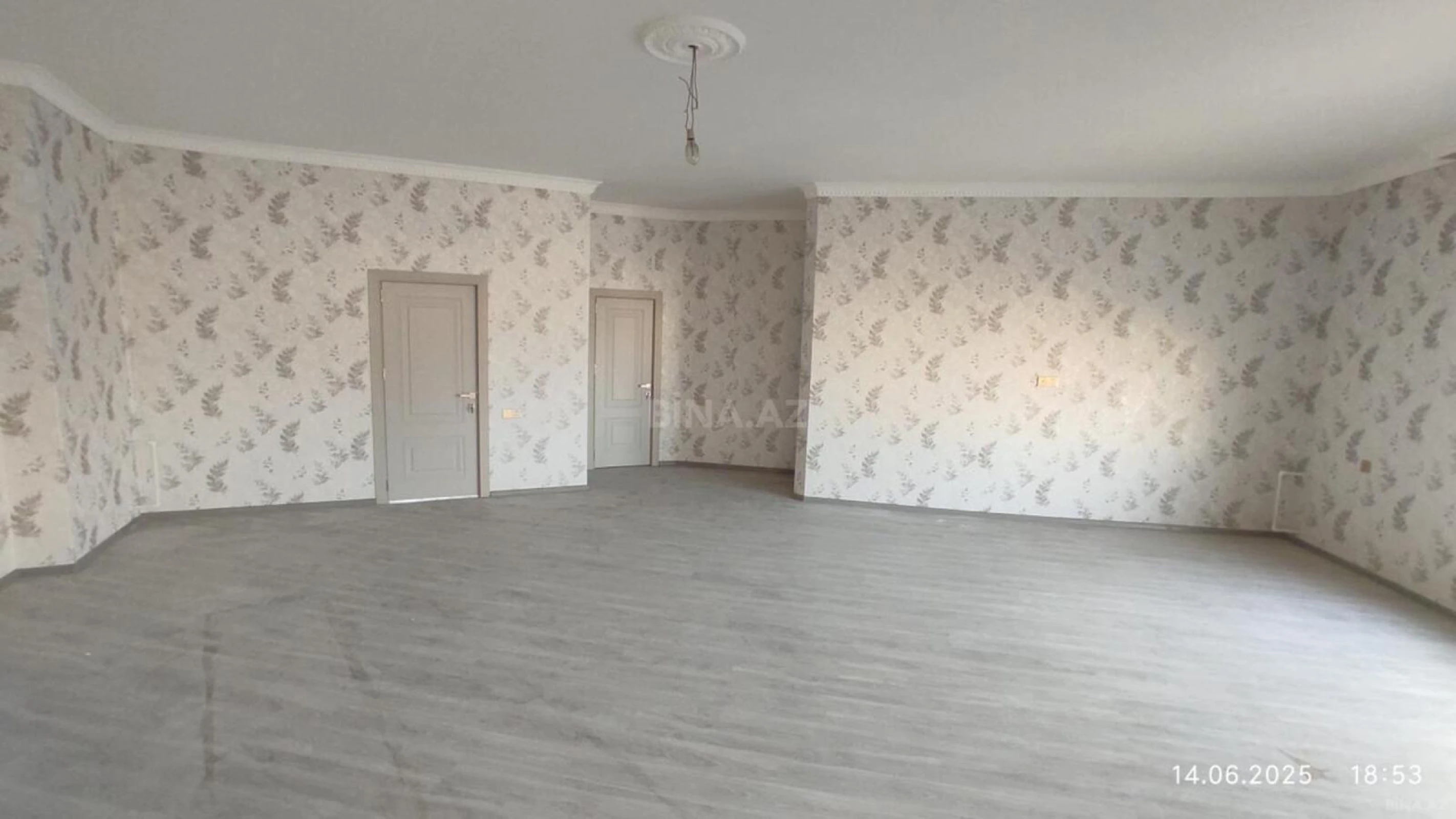 Satılır 3 otaqlı mənzil 135 m²