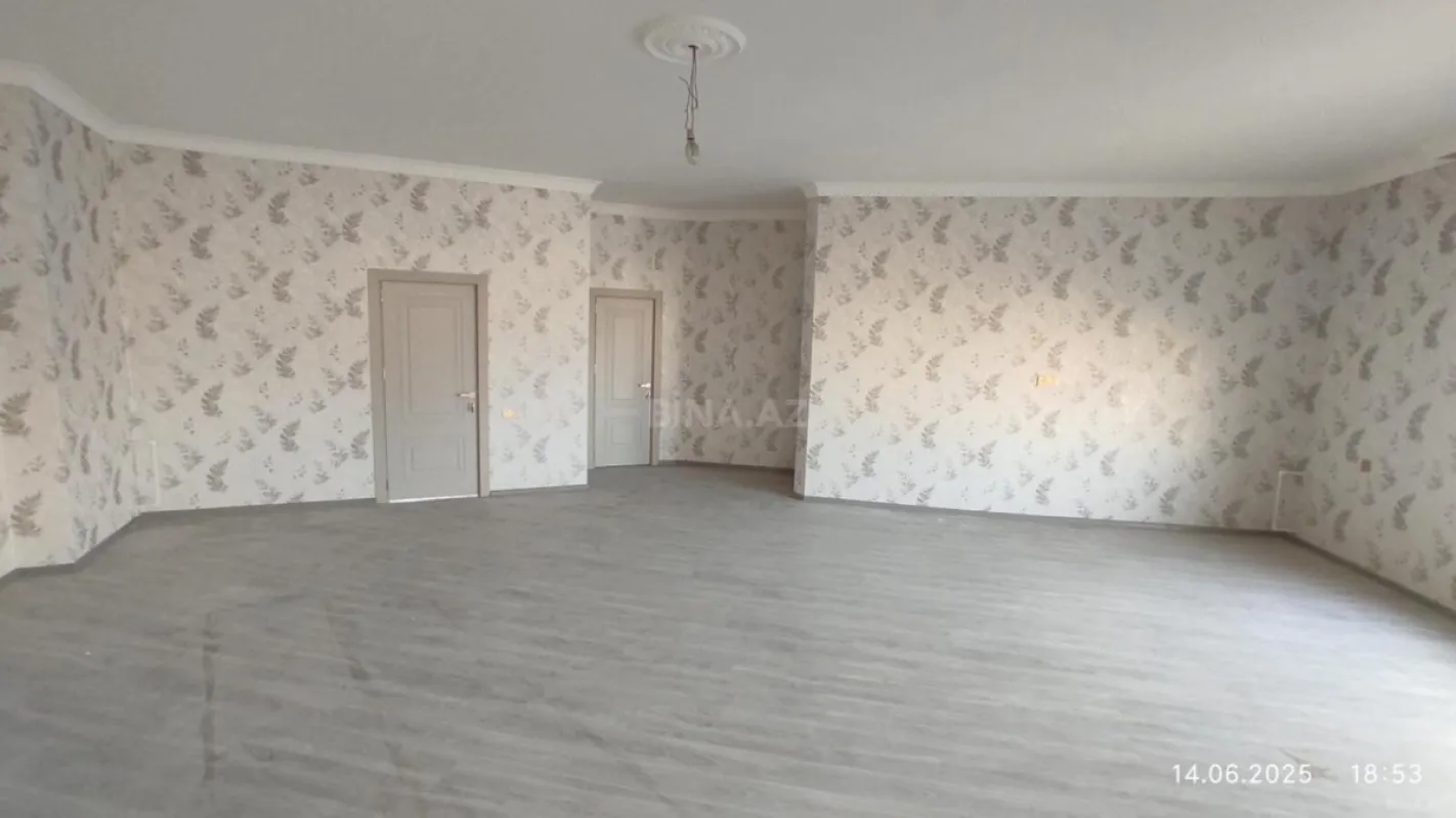 Satılır 3 otaqlı mənzil 135 m²