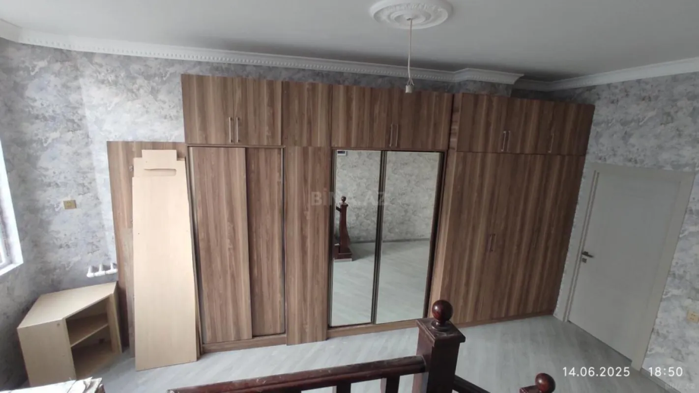 Satılır 3 otaqlı mənzil 135 m²