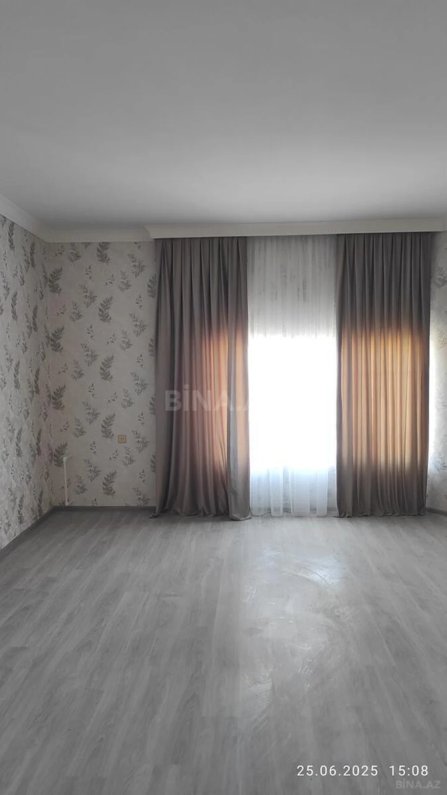 Satılır 3 otaqlı mənzil 135 m²