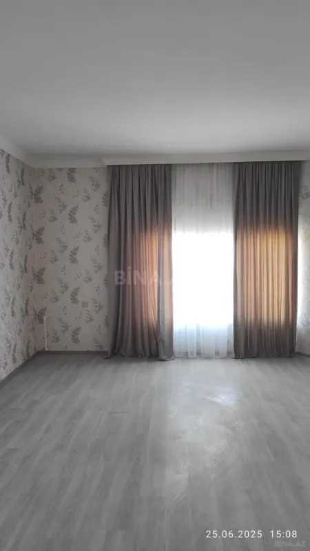 Satılır 3 otaqlı mənzil 135 m²