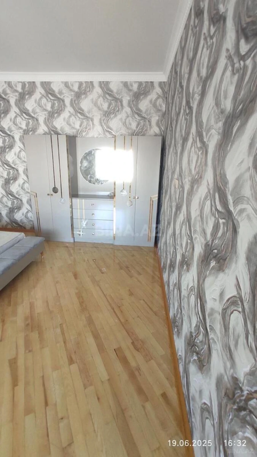 Satılır 3 otaqlı mənzil 135 m²