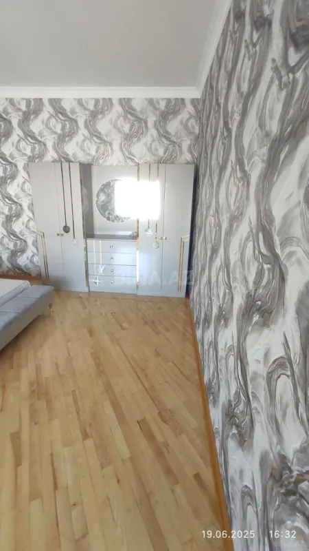 Satılır 3 otaqlı mənzil 135 m²