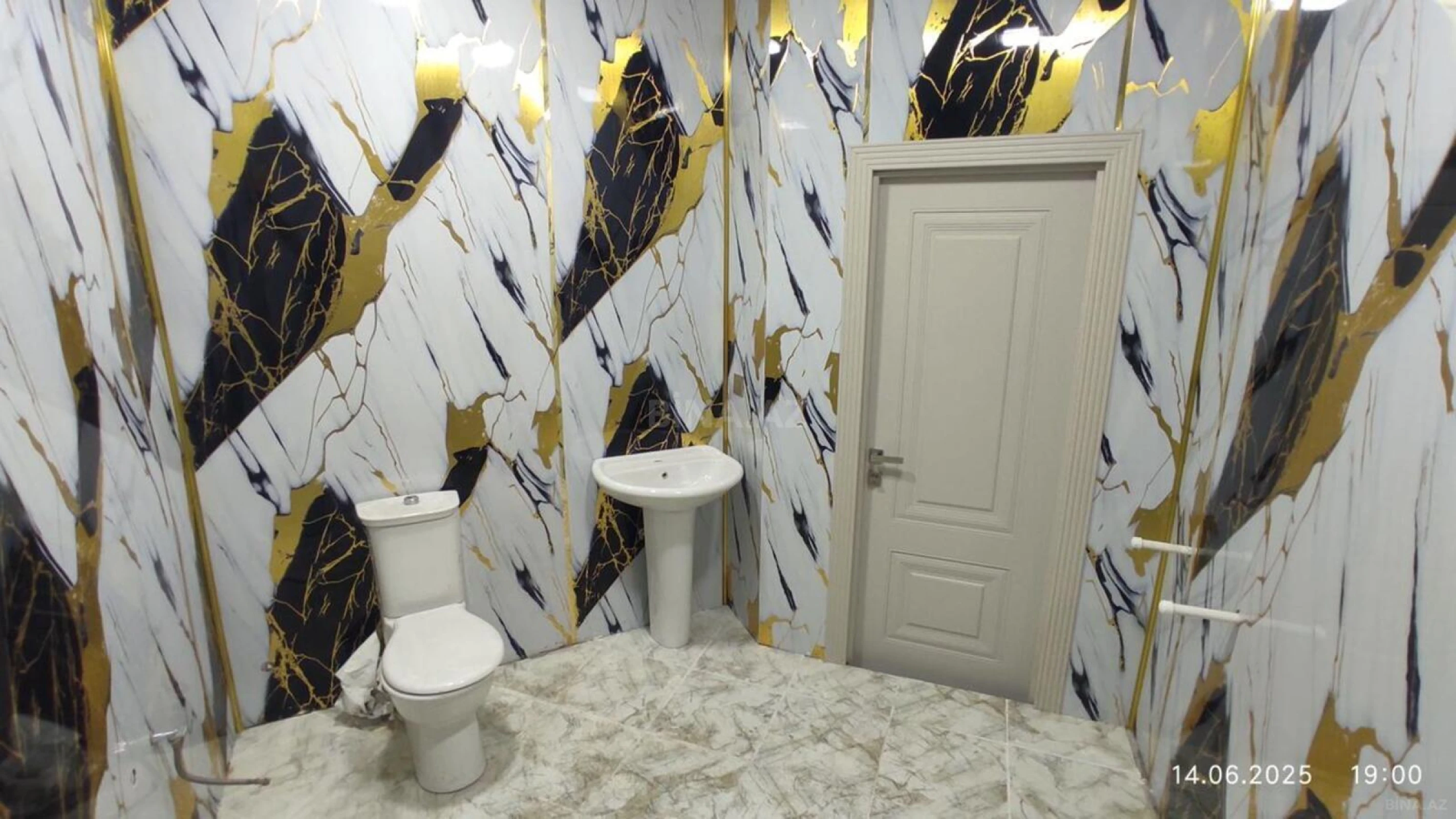 Satılır 3 otaqlı mənzil 135 m²