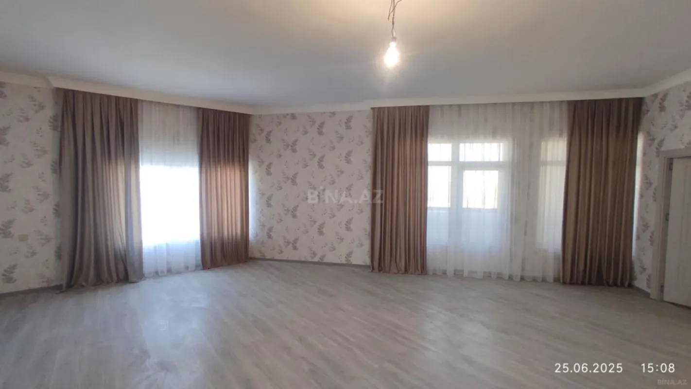 Satılır 3 otaqlı mənzil 135 m²
