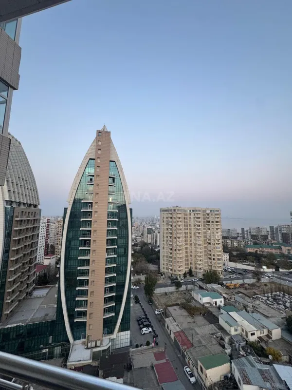 Satılır 3 otaqlı mənzil 150 m²