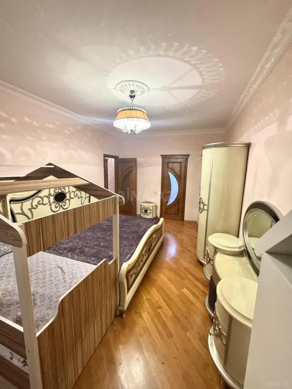 Satılır 3 otaqlı mənzil 150 m²