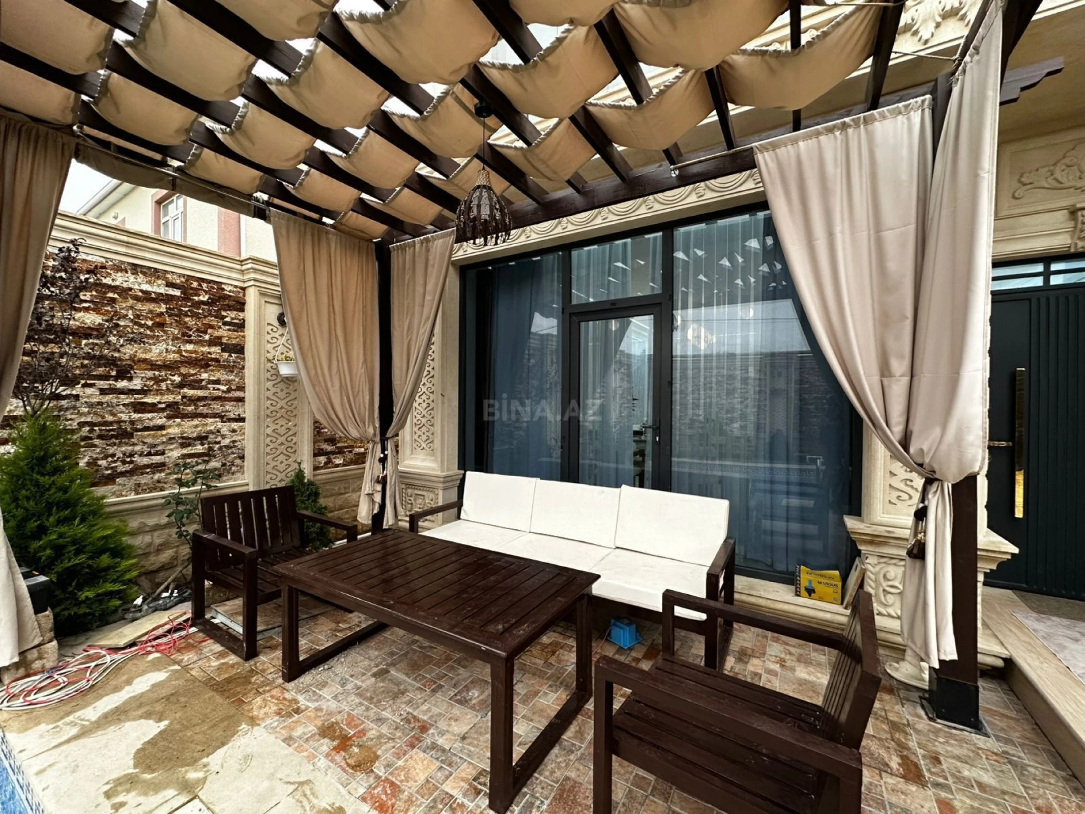 Satılır 4 otaqlı həyət evi 200 m²