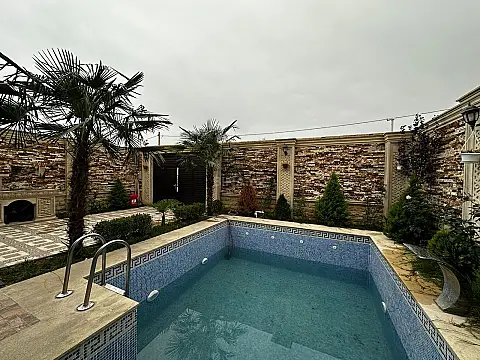 Satılır 4 otaqlı həyət evi 200 m²