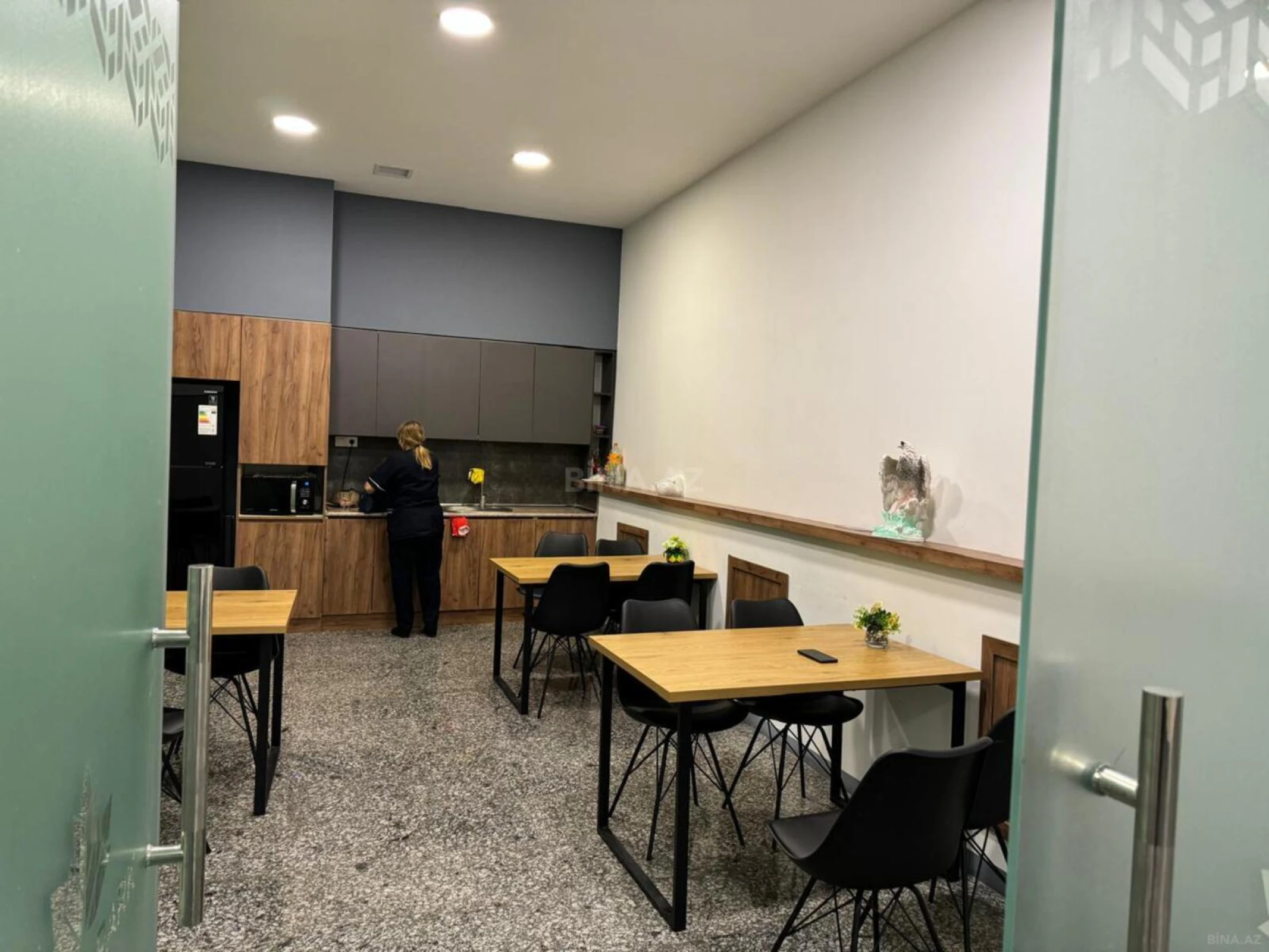 Kirayə verilir 1 otaqlı ofis 60 m²