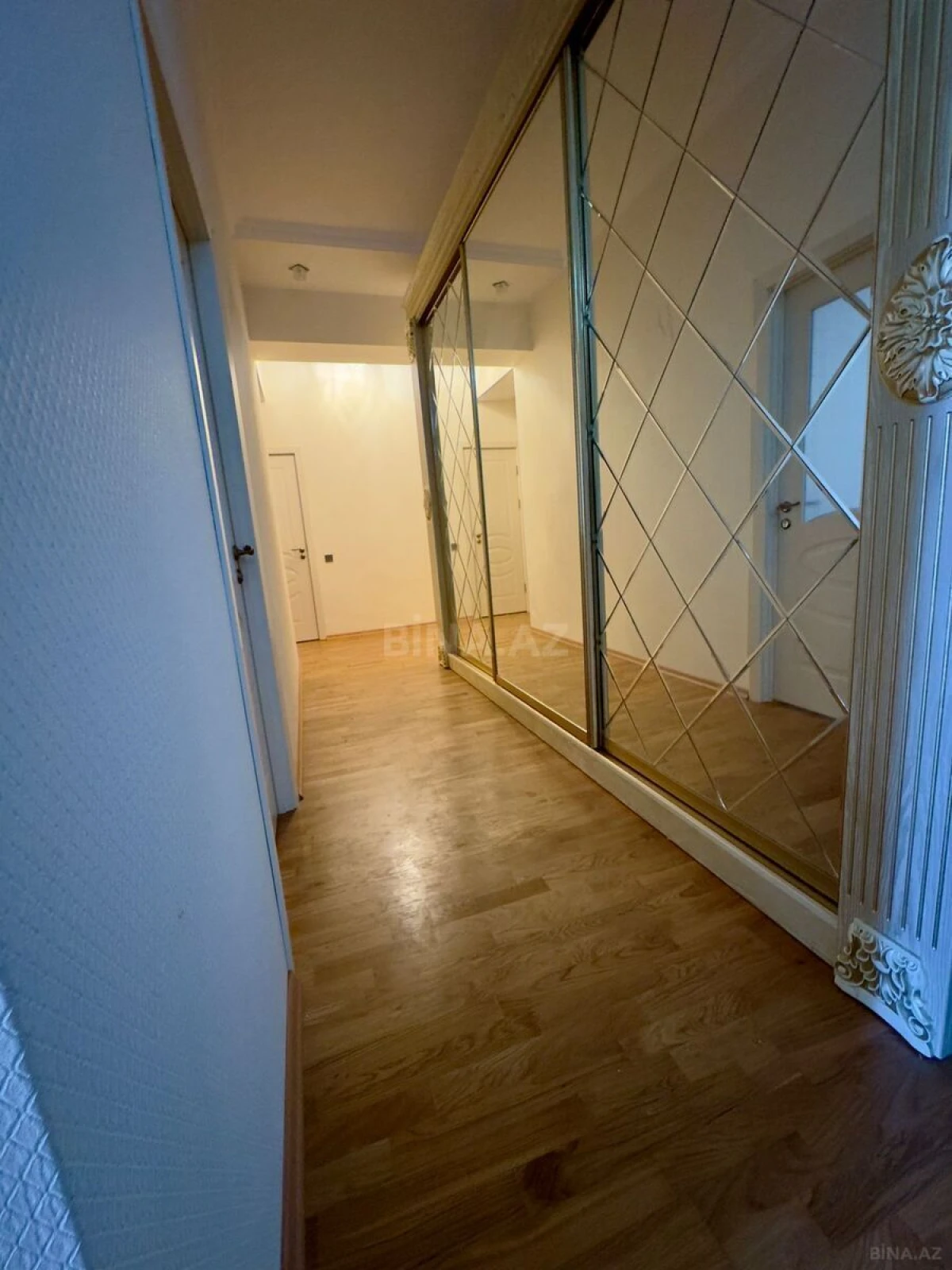 Satılır 3 otaqlı mənzil 120 m²