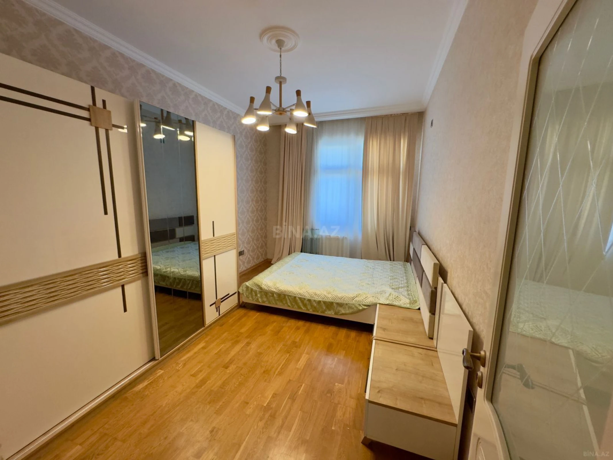 Satılır 3 otaqlı mənzil 120 m²