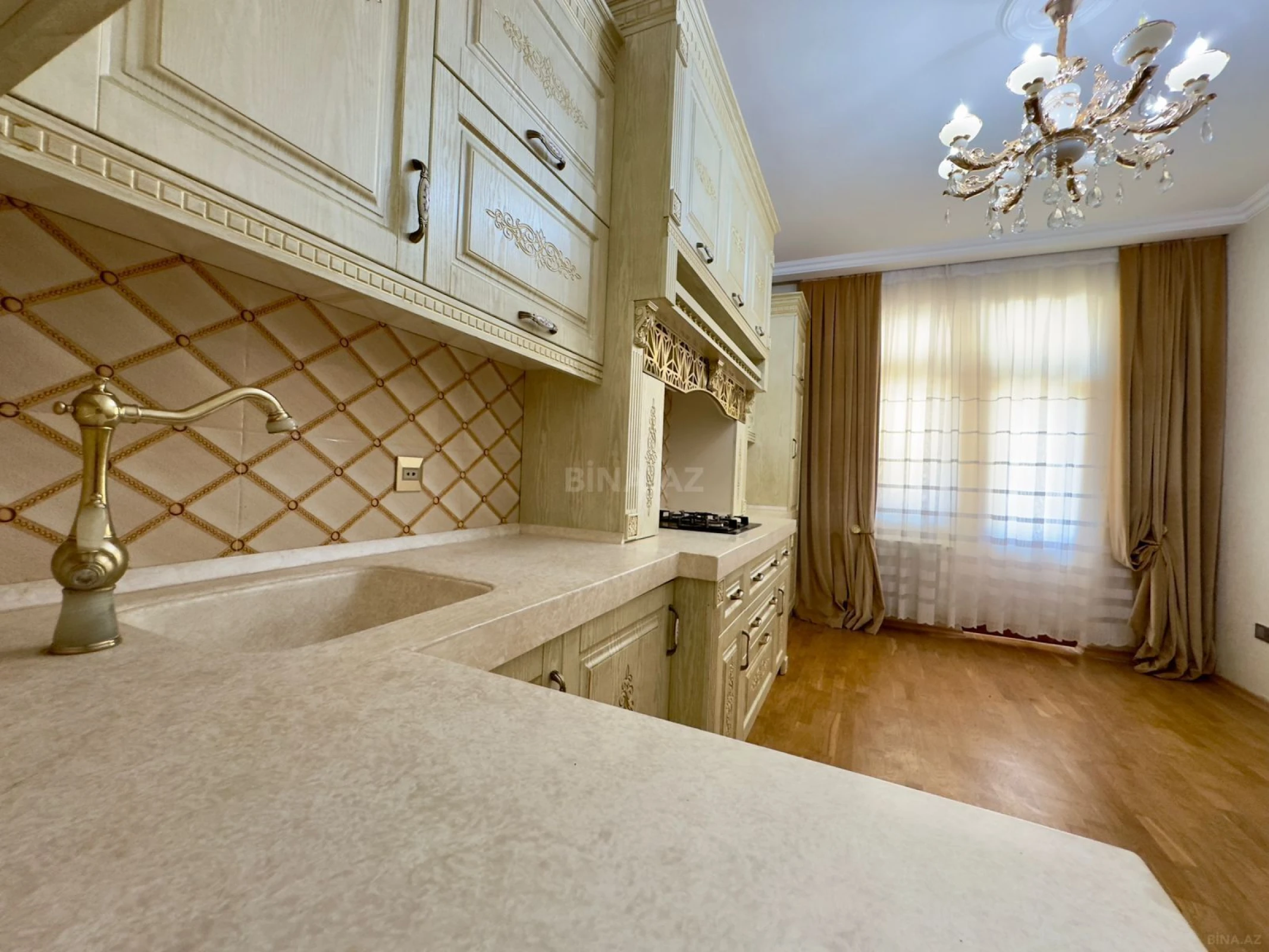 Satılır 3 otaqlı mənzil 120 m²