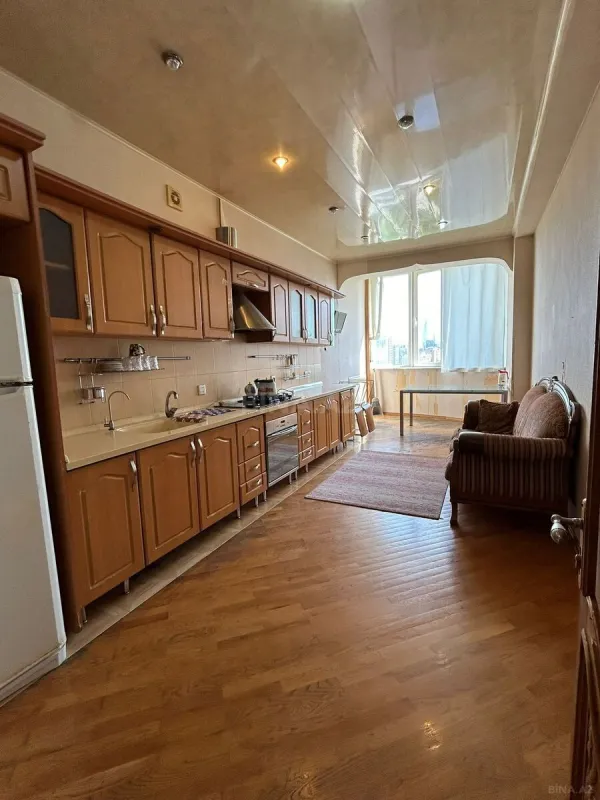 Satılır 4 otaqlı mənzil 160 m²