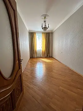 Satılır 4 otaqlı mənzil 160 m²