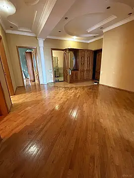 Satılır 4 otaqlı mənzil 160 m²