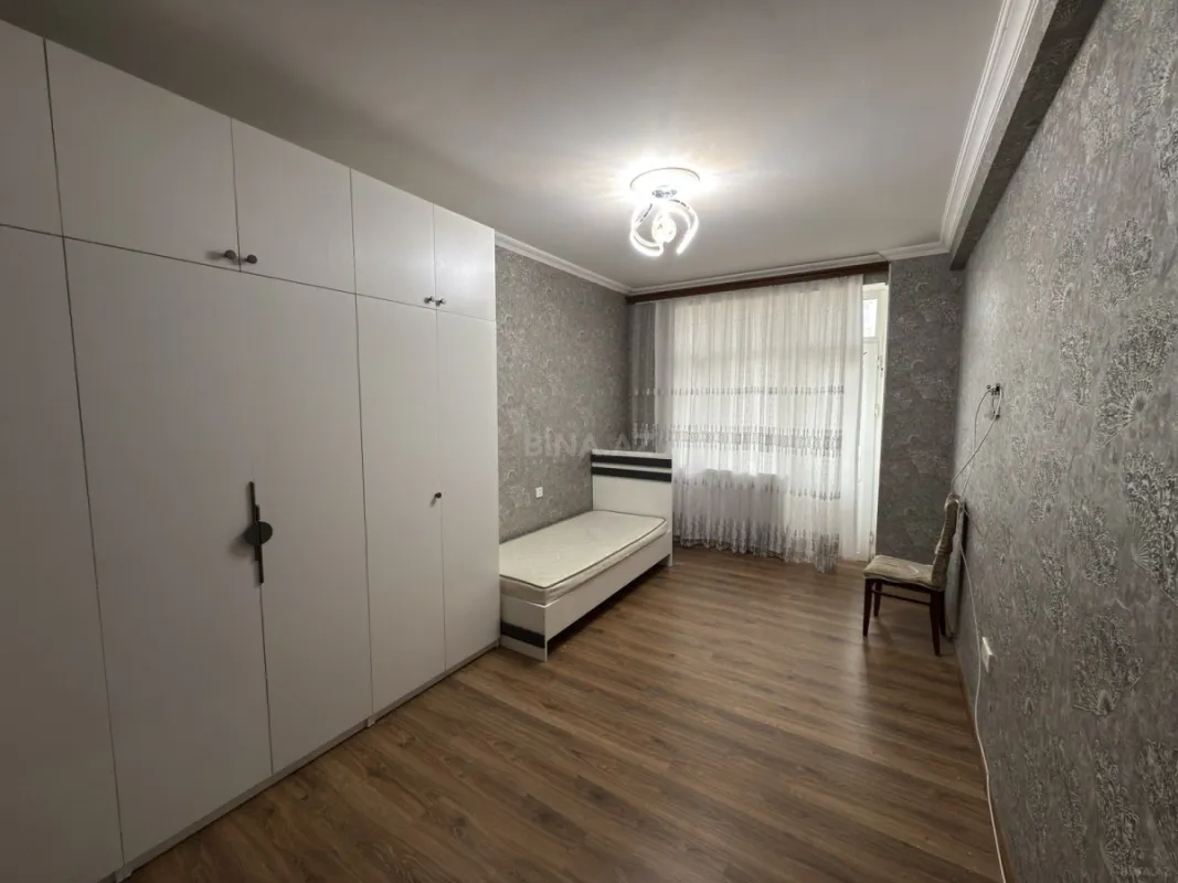 Satılır 2 otaqlı mənzil 76 m²