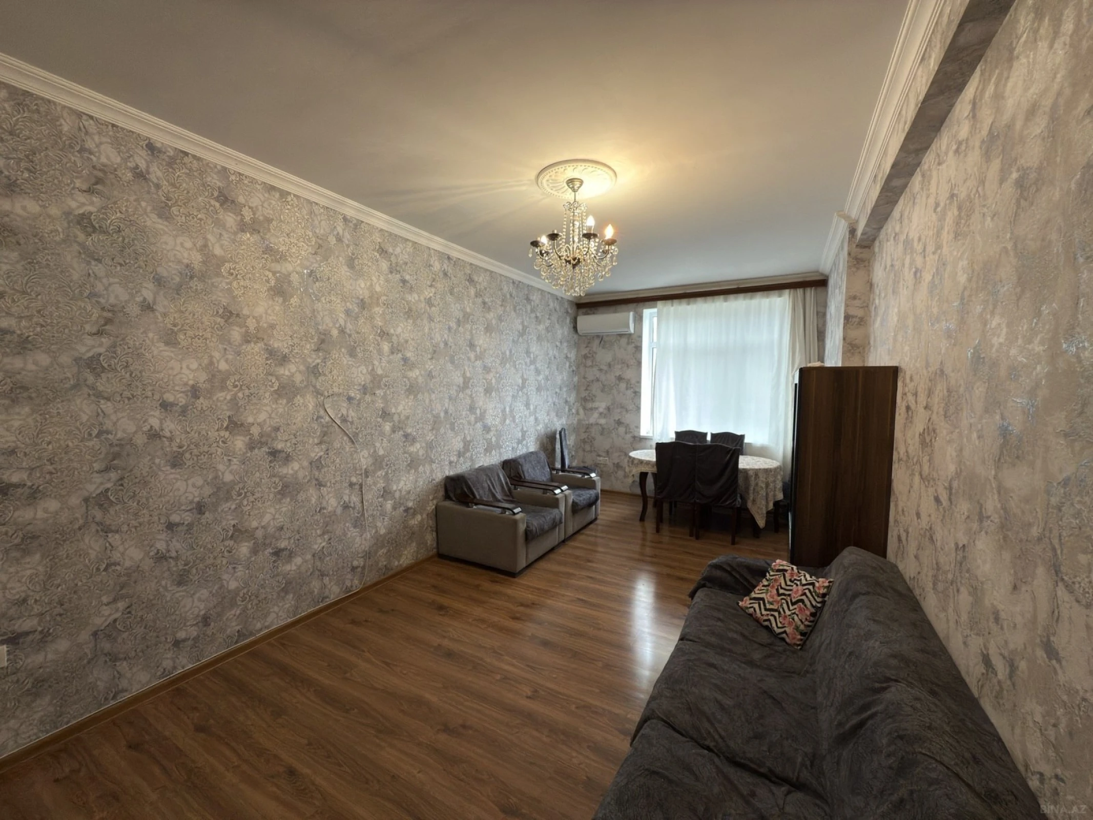 Satılır 2 otaqlı mənzil 76 m²