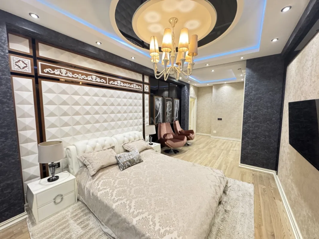 Kirayə verilir 4 otaqlı mənzil 250 m²