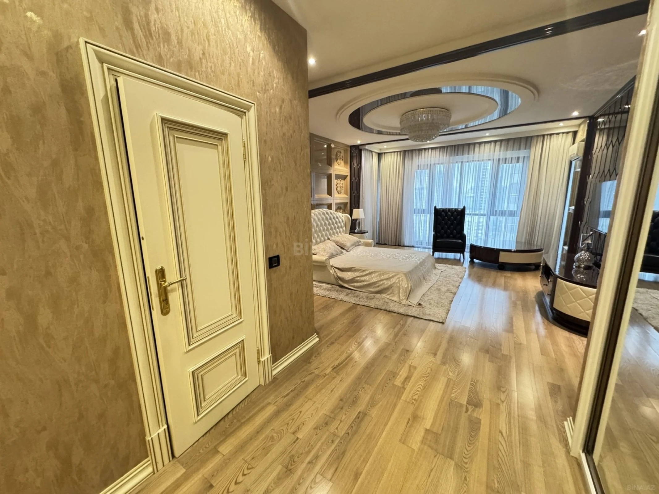 Kirayə verilir 4 otaqlı mənzil 250 m²