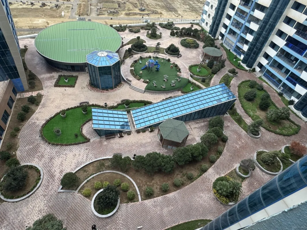 Kirayə verilir 4 otaqlı mənzil 250 m²