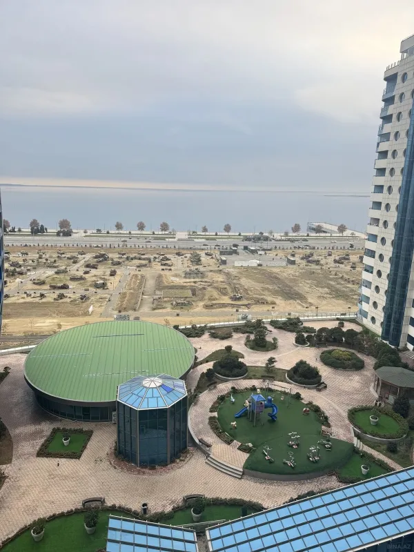 Kirayə verilir 4 otaqlı mənzil 250 m²