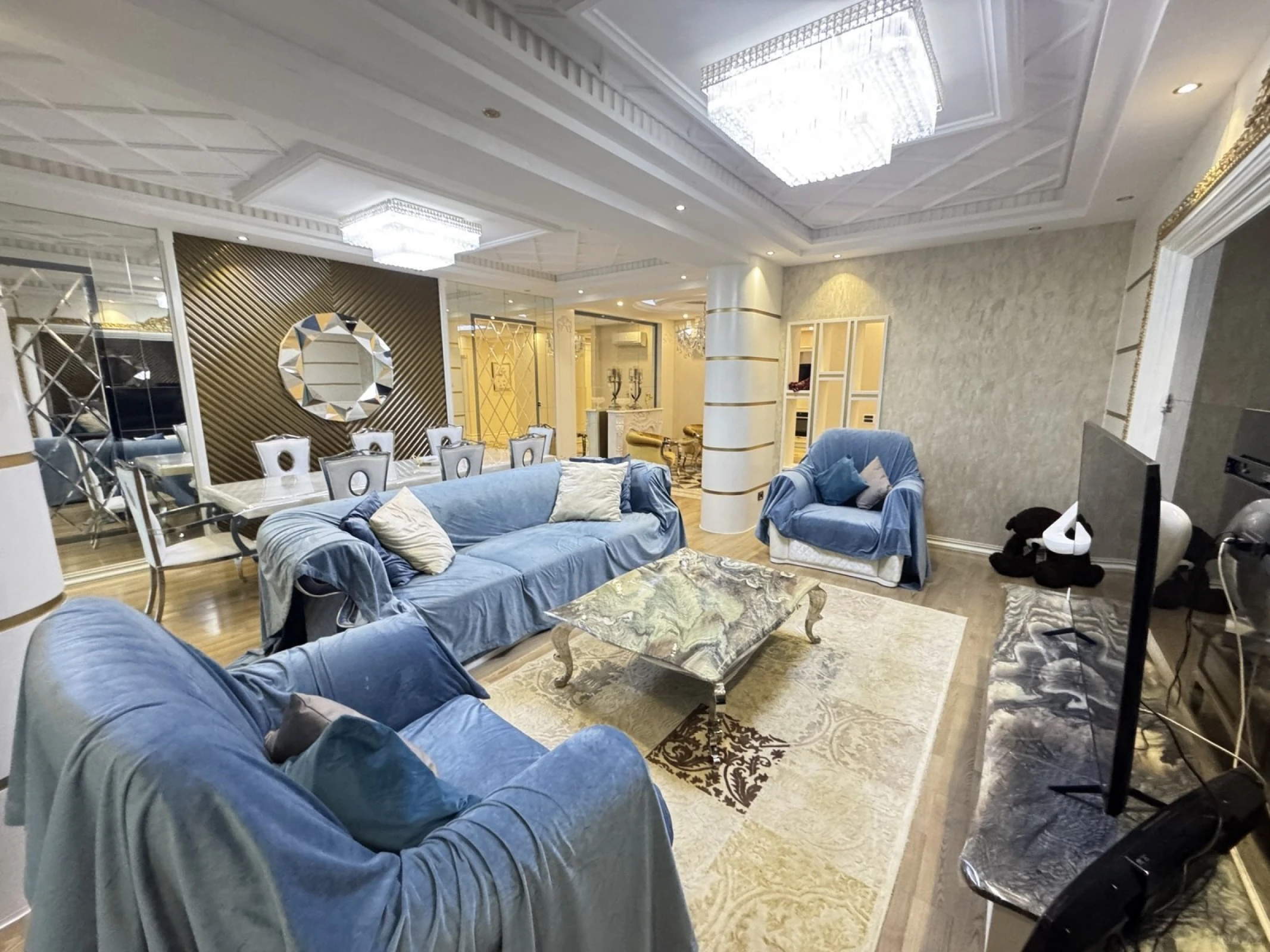 Kirayə verilir 4 otaqlı mənzil 250 m²