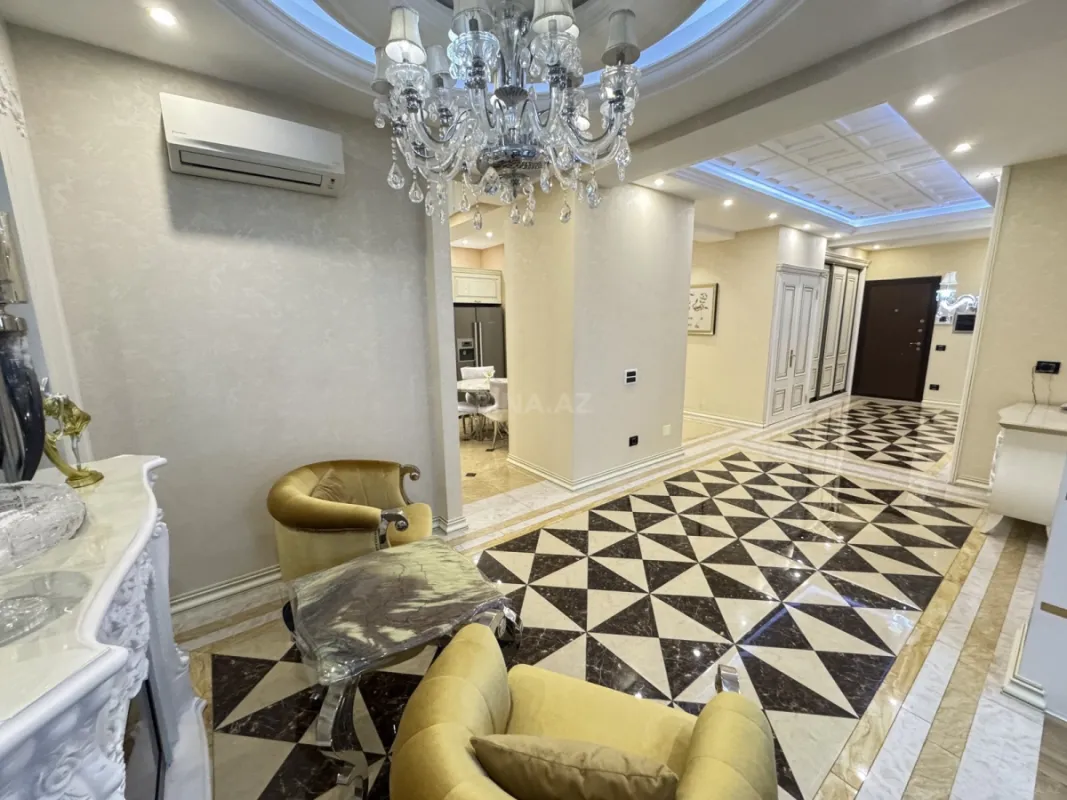 Kirayə verilir 4 otaqlı mənzil 250 m²