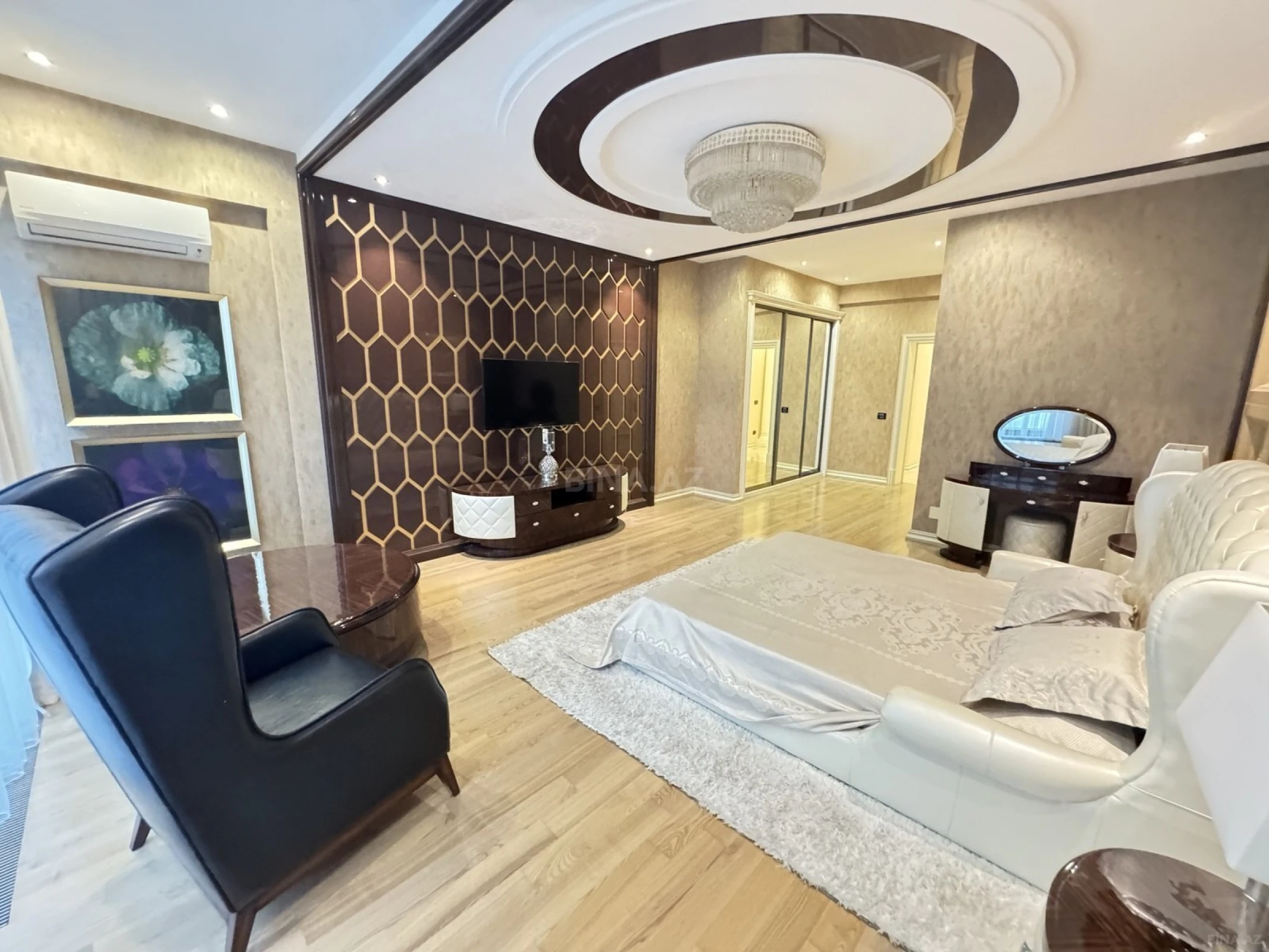 Kirayə verilir 4 otaqlı mənzil 250 m²