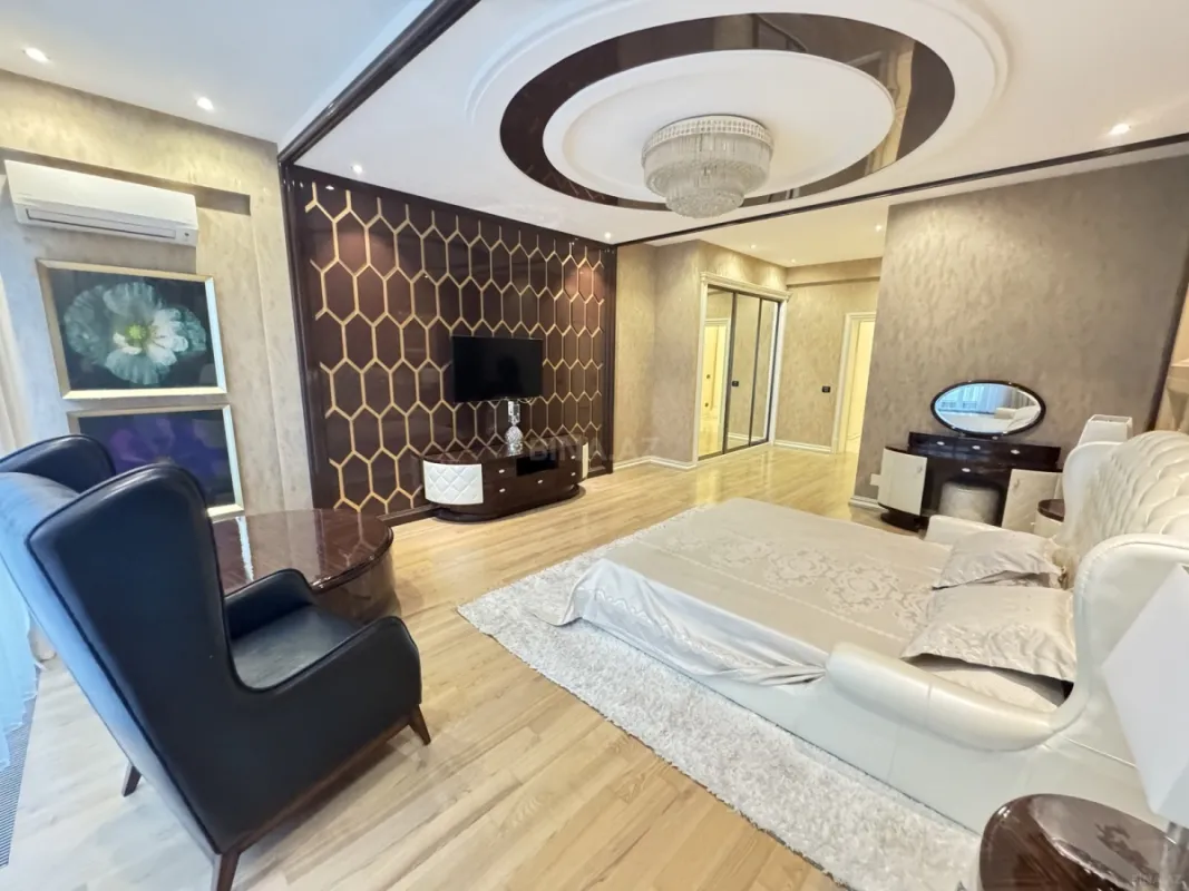 Kirayə verilir 4 otaqlı mənzil 250 m²