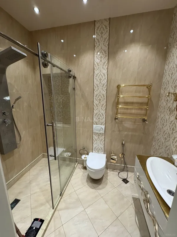 Kirayə verilir 4 otaqlı mənzil 250 m²