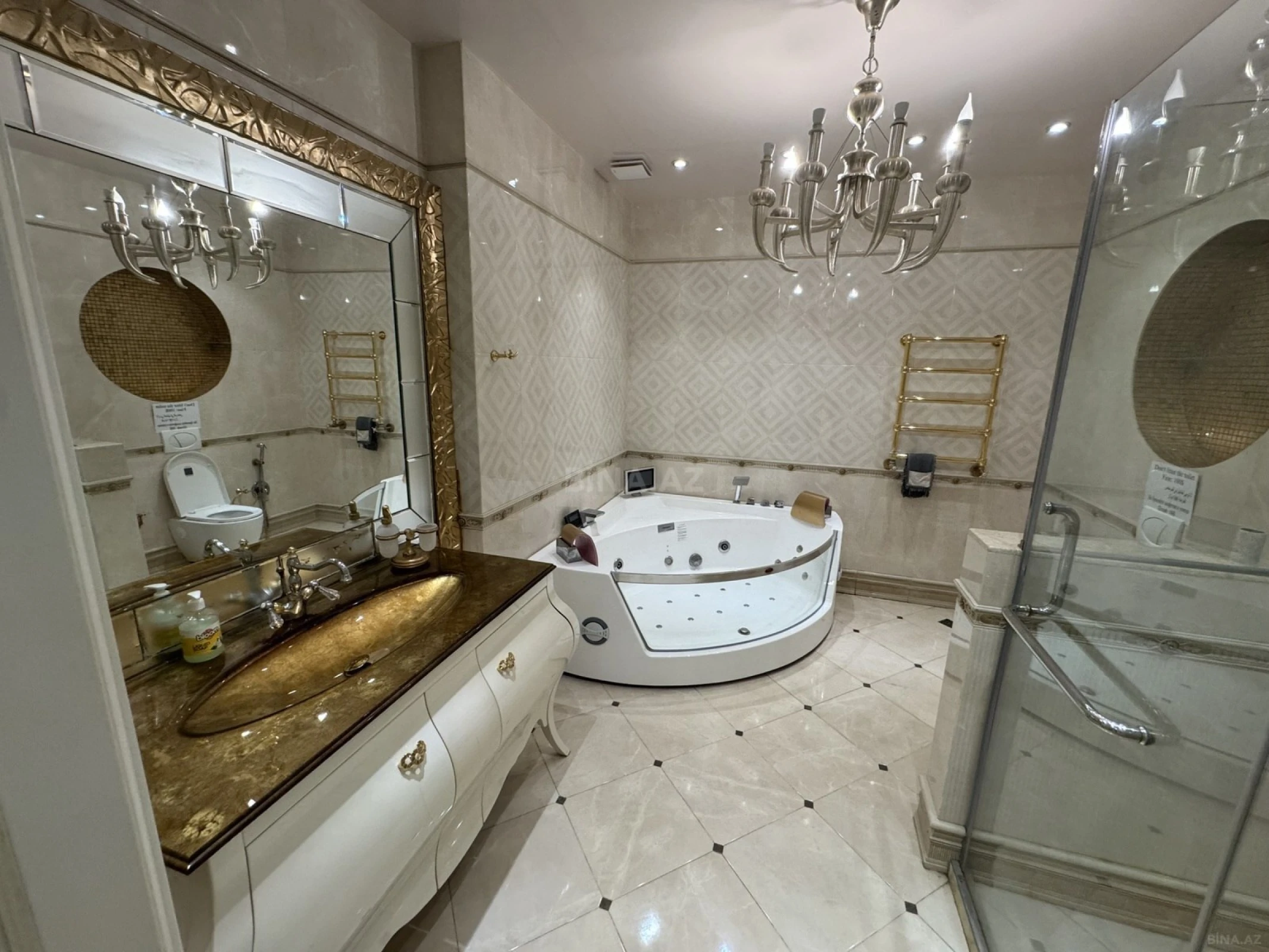 Kirayə verilir 4 otaqlı mənzil 250 m²