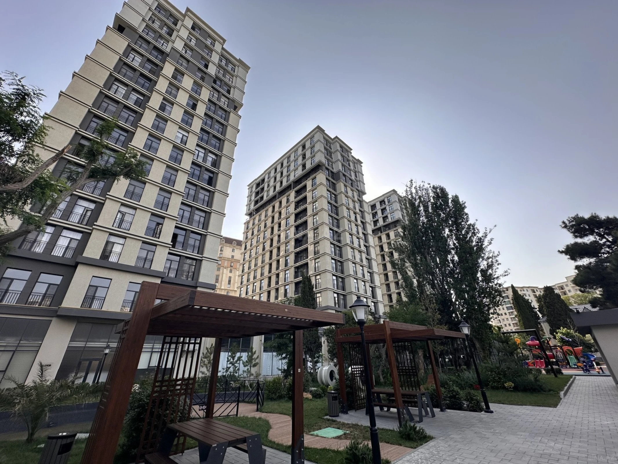 Satılır 2 otaqlı mənzil 90.5 m²